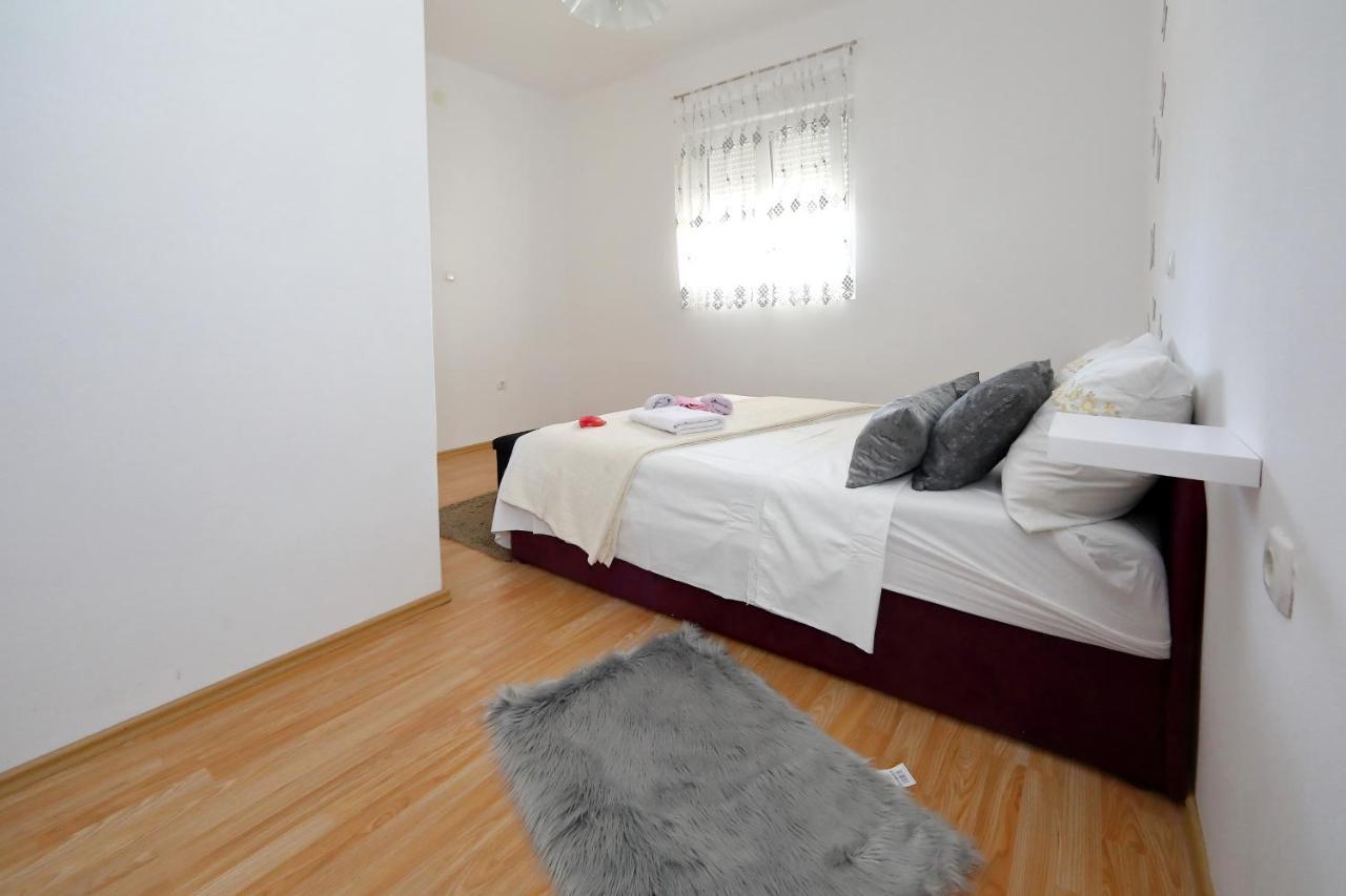Apartments Ivana ビビニェ エクステリア 写真