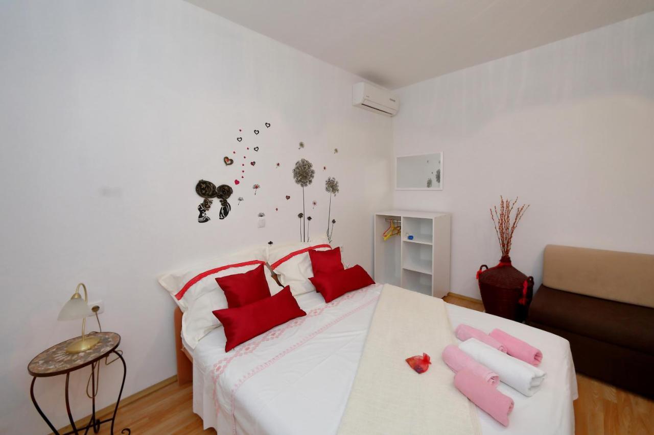 Apartments Ivana ビビニェ エクステリア 写真