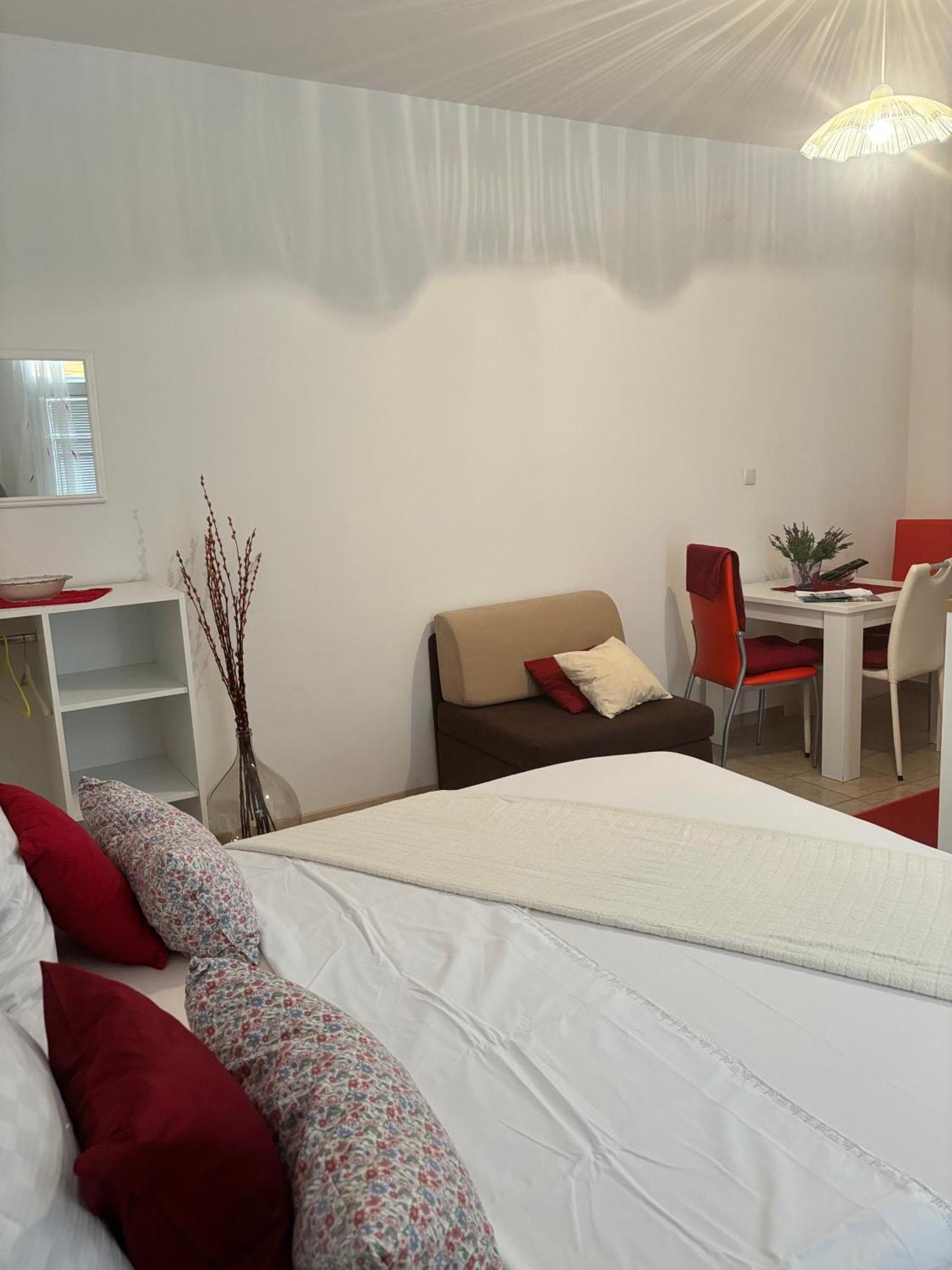 Apartments Ivana ビビニェ エクステリア 写真