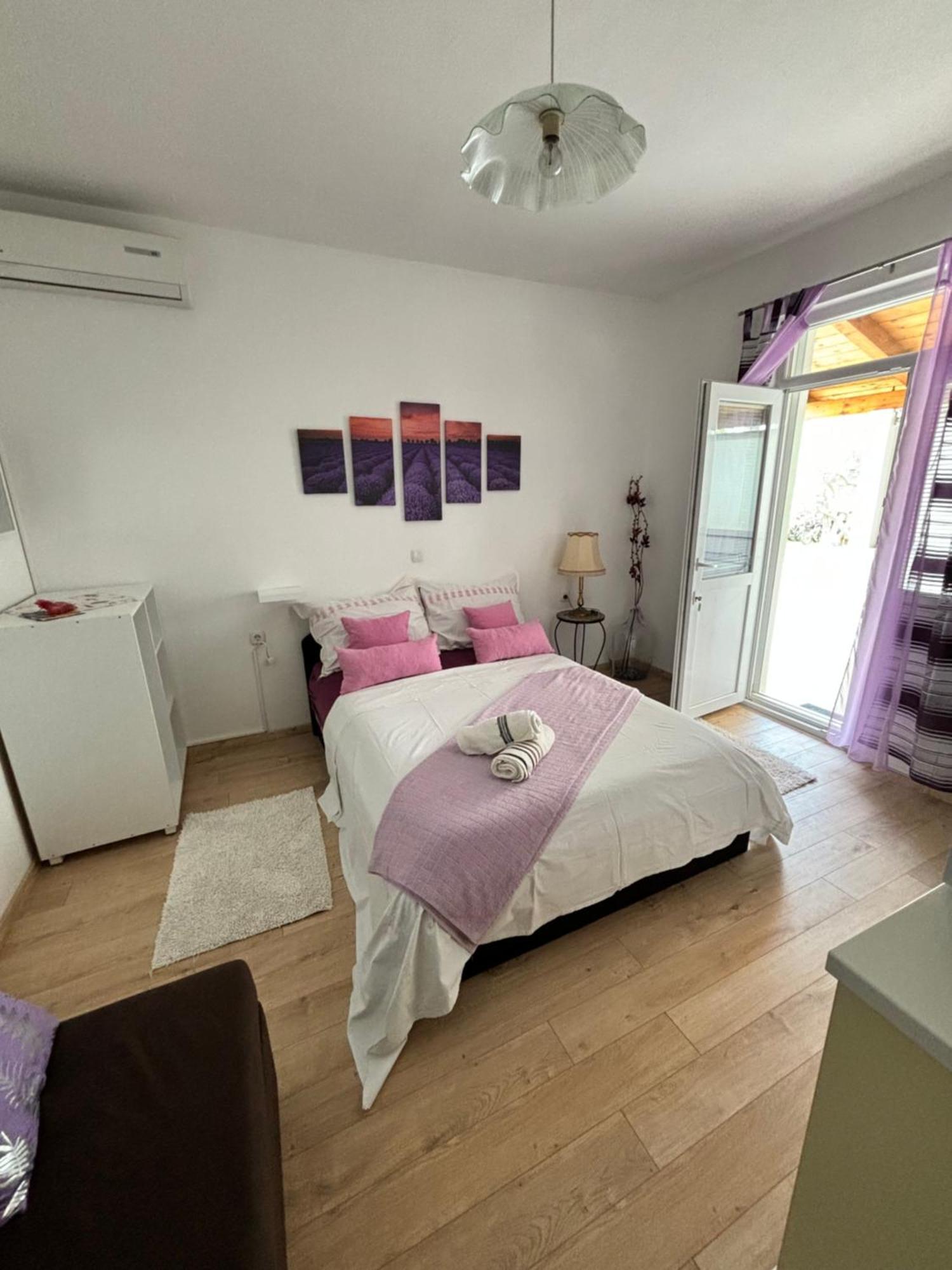 Apartments Ivana ビビニェ エクステリア 写真